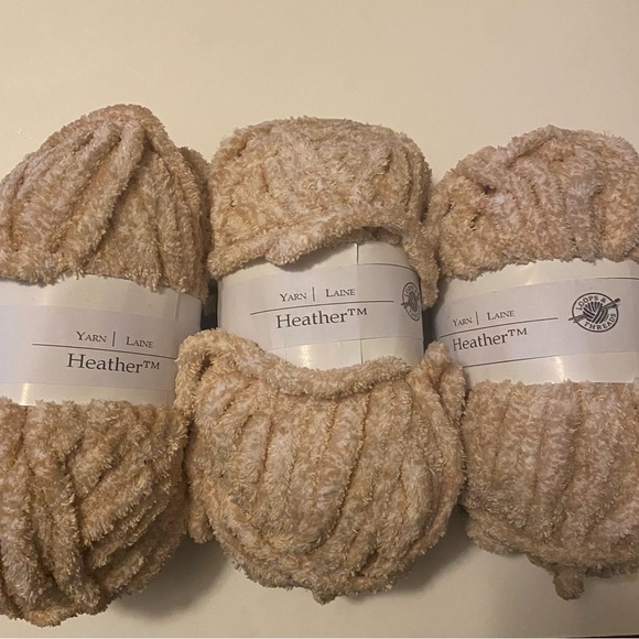 Bundle Heather Yarn & Needles - Picture 2 of 5